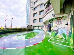 Kolam renang di atau di dekat Taichung Harbor Hotel