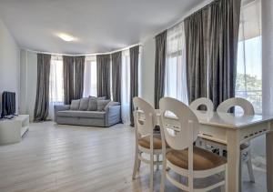 Svetainės erdvė apgyvendinimo įstaigoje Continental Apartments