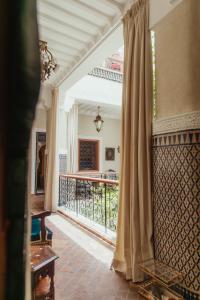 TV a/nebo společenská místnost v ubytování Riad Ksar Al Amal & Spa + 37 fotografií