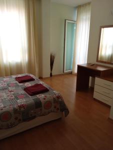 Postel nebo postele na pokoji v ubytování Big comfortable apartment with 2 bedrooms Pollo Resort Sunny Beach