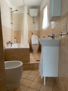 Koupelna v ubytování Le Mirage Residence + 47 fotografií
