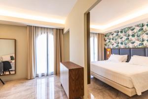 Кровать или кровати в номере Solmaris Tropea Rooms & Suites