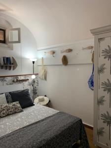Postel nebo postele na pokoji v ubytování Tramonto sul mare - I Dammusi di Scauri