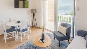 a living room with a table and chairs at Zeleni in Đenovići