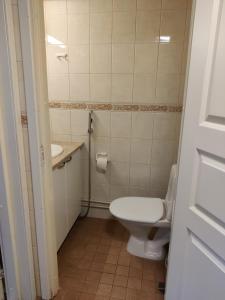 A bathroom at Marent Apartments