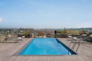 Bassein majutusasutuses Ramada Encore by Wyndham Kathmandu Thamel või selle lähedal