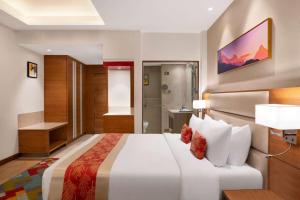 Voodi või voodid majutusasutuse Ramada Encore by Wyndham Kathmandu Thamel toas