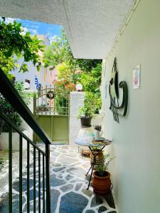 Balkón nebo terasa v ubytování Costas Rooms