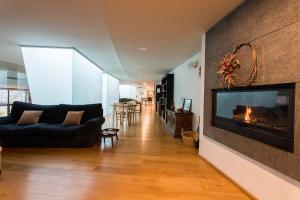 a living room with a fireplace and a couch at L'Avenc Benestar Rural in Tavertet