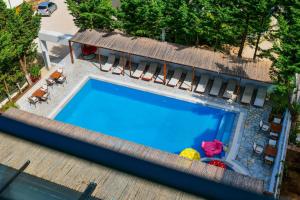 Bazén v ubytování 6 Milje Hotel nebo v jeho okolí
