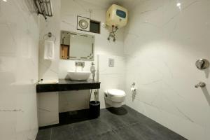 Koupelna v ubytování Airport Hotel Le Seasons New Delhi