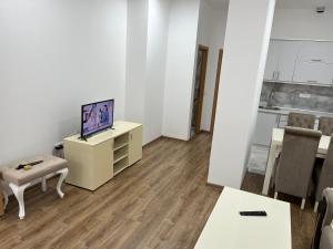 Televisyen dan/atau pusat hiburan di Apartmani Bogdana