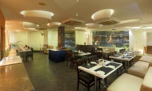 Restaurace v ubytování Airport Hotel Le Seasons New Delhi