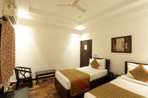 Postel nebo postele na pokoji v ubytování Airport Hotel Le Seasons New Delhi