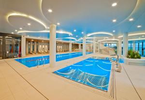 Bazén v ubytovaní Aqua Resort Apartments-Aqua Park no limit, parking alebo v jeho blízkosti