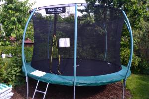 a tricolored trampoline with at Haus WoogArt in Dahn