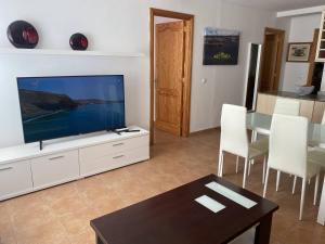 Μια τηλεόραση ή/και κέντρο ψυχαγωγίας στο ALE´S HOUSE