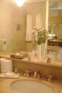 Bathroom sa Bisonte Palace Hotel