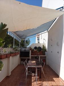 Zdjęcie z galerii obiektu PLAYA ALMARDA CORINTO, PISCINA, WIFI,2 TERRAZAS, BARBACOA,TRANQUILo w mieście Sagunto