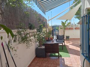 Patio lub wspólna przestrzeń na świeżym powietrzu w obiekcie PLAYA ALMARDA CORINTO, PISCINA, WIFI,2 TERRAZAS, BARBACOA,TRANQUILo