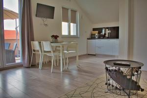 Kuchyň nebo kuchyňský kout v ubytování Apartments and Rooms B&B