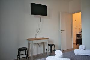 TV a/nebo společenská místnost v ubytování Apartments and Rooms B&B