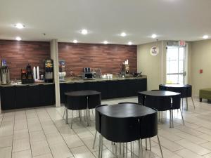 Gallery image of Super 8 by Wyndham Madison East in Madison