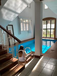 בריכת השחייה שנמצאת ב-The Place to B&B - The Poolhouse או באזור