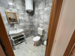 Bilik mandi di Apartmani Bogdana