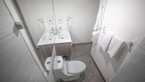Koupelna v ubytování Hotel Torre Poblado