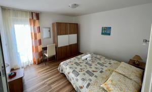 Ένα ή περισσότερα κρεβάτια σε δωμάτιο στο Apartaments Oma & Opa