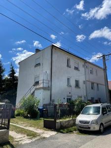 Fotografia z galérie ubytovania Balatonalmádi Kazinczy apartman v destinácii Balatonalmádi