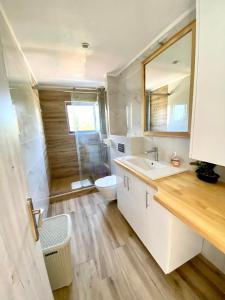 A bathroom at Loft House Zante