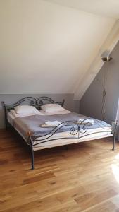 Ένα ή περισσότερα κρεβάτια σε δωμάτιο στο Vāgnera parks