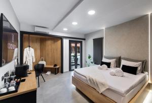 Postel nebo postele na pokoji v ubytování COCO SUITES