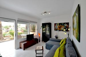 Posezení v ubytování Apartment Apple Dunes with Pool Corralejo By Holidays Home