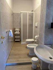 Koupelna v ubytování Albergo AQUILA