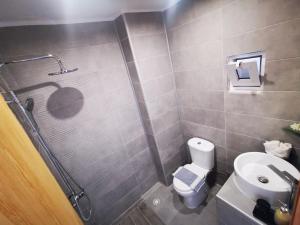 A bathroom at Haraki Blue Horizon