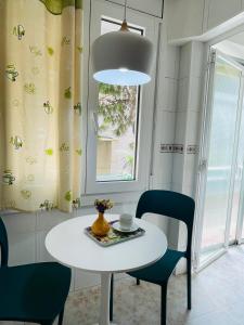 Posedenie v ubytovaní Apartamento Calipso Plus
