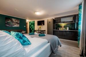 Posteľ alebo postele v izbe v ubytovaní Eromeni Apartments