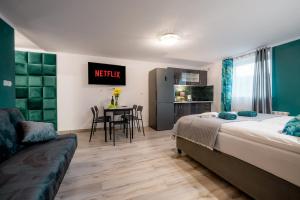 Posteľ alebo postele v izbe v ubytovaní Eromeni Apartments