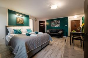Posteľ alebo postele v izbe v ubytovaní Eromeni Apartments