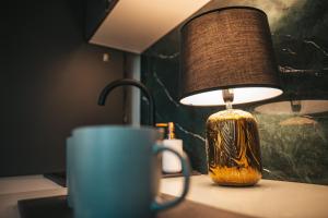 Príslušenstvo na prípravu kávy alebo čaju v ubytovaní Eromeni Apartments