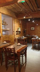 Restorāns vai citas vietas, kur ieturēt maltīti, naktsmītnē Lodge Hotel Les Rousses