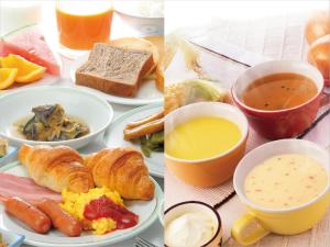 tres fotos de diferentes tipos de alimentos y bebidas para el desayuno en Hotel Route Inn Toyota Motomachi, en Toyota