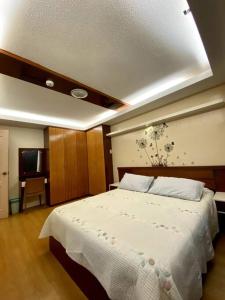 Katil atau katil-katil dalam bilik di One Oasis Condo 44sqm 1 Bedroom Beside SM Mall