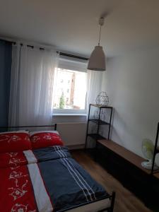 Vuode tai vuoteita majoituspaikassa Apartament Janickiego