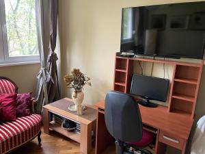 a room with a desk with a television and a chair at Apartment Ljiljana in Belgrade
