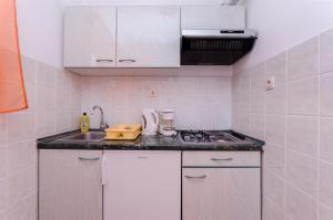 Kuchyňa alebo kuchynka v ubytovaní Apartments Mirjana B