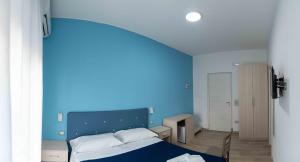 A bed or beds in a room at Villa Street Art